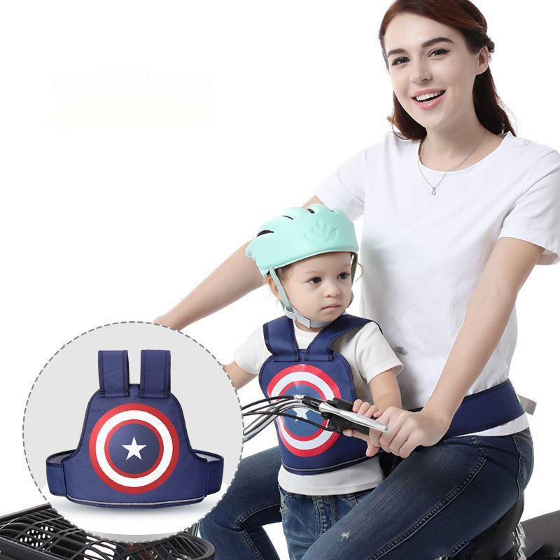 Cách sử dụng đai đi xe máy cho bé đúng cách, ôm sát an toàn