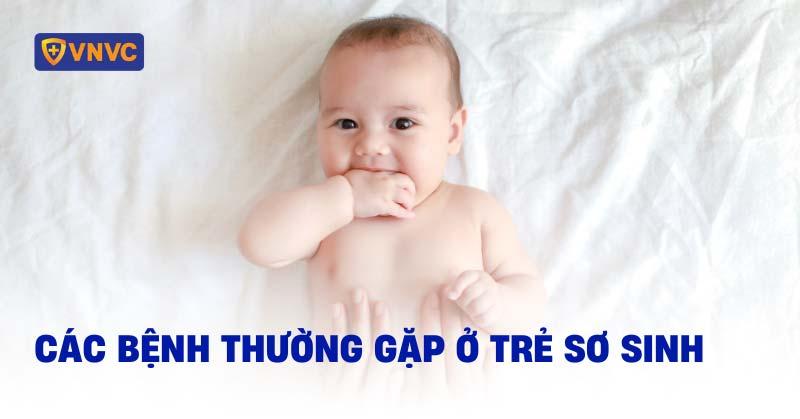 Me va be mac quan ao mong nhe thoai mai trong nha vao ngay nang nong o Vinh Long