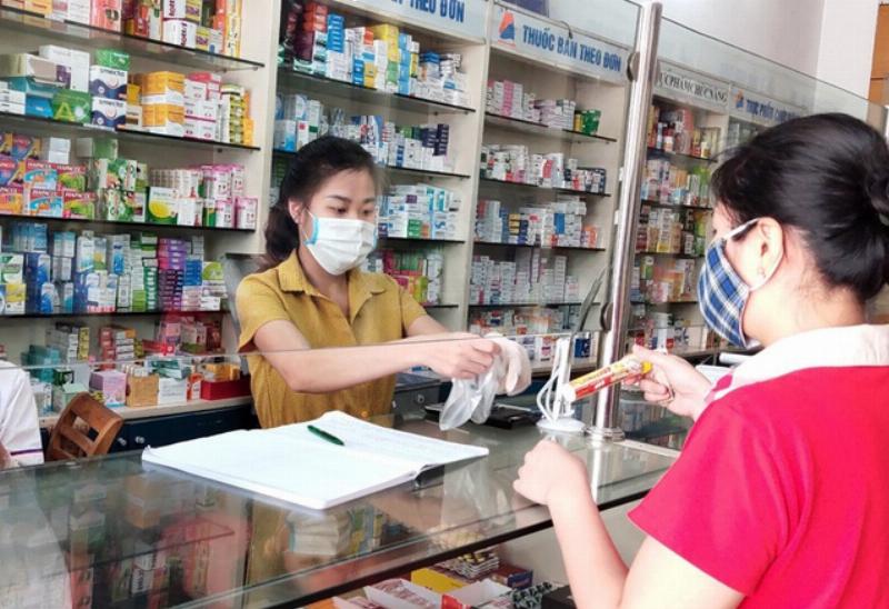 Bé vui chơi ngoài trời giúp tăng sức đề kháng và tổng hợp Vitamin D