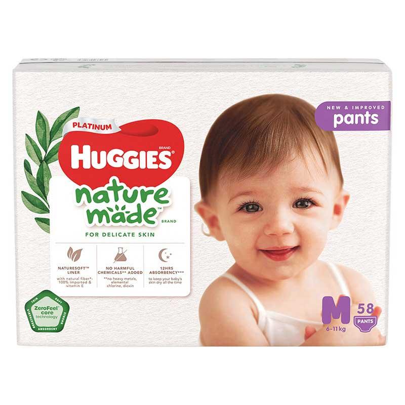 Minh hoa cach mac bim cho em be, chu trong viec dieu chinh thun lung va vach chong tran cua bim Huggies Naturemade tram tra.