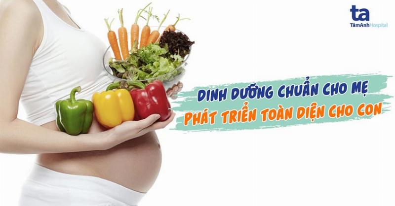 Hinh anh me bau an uong lanh manh voi nhieu rau xanh, trai cay, dam bao dinh duong cho thai nhi.