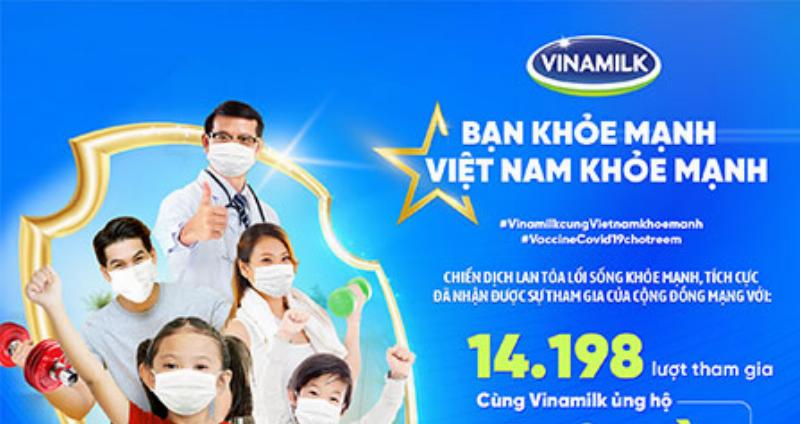 Một gia đình Việt Nam hạnh phúc cùng nhau uống sữa Vinamilk ít đường, thể hiện lối sống lành mạnh và gắn kết
