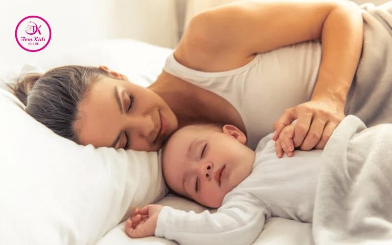 Em bé ngủ ngon suốt đêm với câu thần chú của mẹ