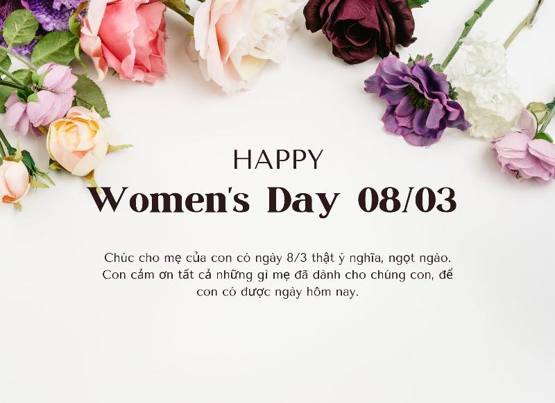 Hình ảnh minh họa một bài thơ 8/3 ngắn gọn viết tay trên tấm thiệp đơn giản tặng mẹ, thể hiện tình yêu thương chân thành