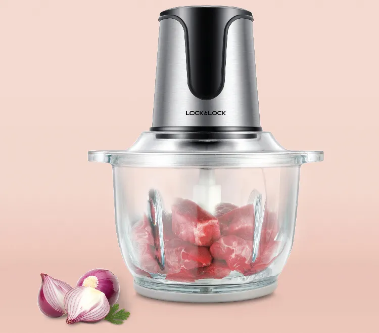 Máy xay thịt Lock&Lock EJM171 hoạt động với công suất 300W, cho phép xay nhuyễn nhanh chóng, tiết kiệm đáng kể thời gian và công sức