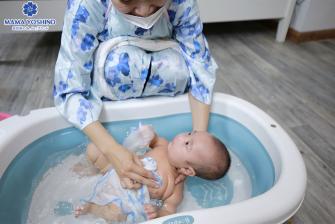 Lý giải tại sao nên sử dụng dịch vụ tắm bé sau sinh?