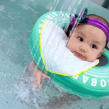 Giá bơi thủy liệu cho bé ở đâu uy tín tốt nhất hiện nay