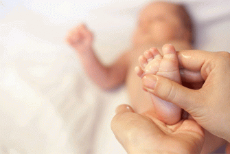 Hướng dẫn sử dụng tinh dầu tràm cho trẻ sơ sinh an toàn