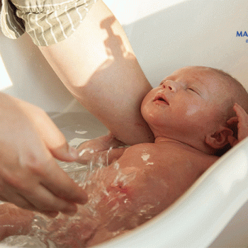Nguyên nhân gây khó ngủ ở trẻ, tắm lá gì cho bé ngủ ngon? 