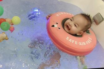 Cẩm nang Bơi float cho bé từ A-Z ba mẹ cần phải biết