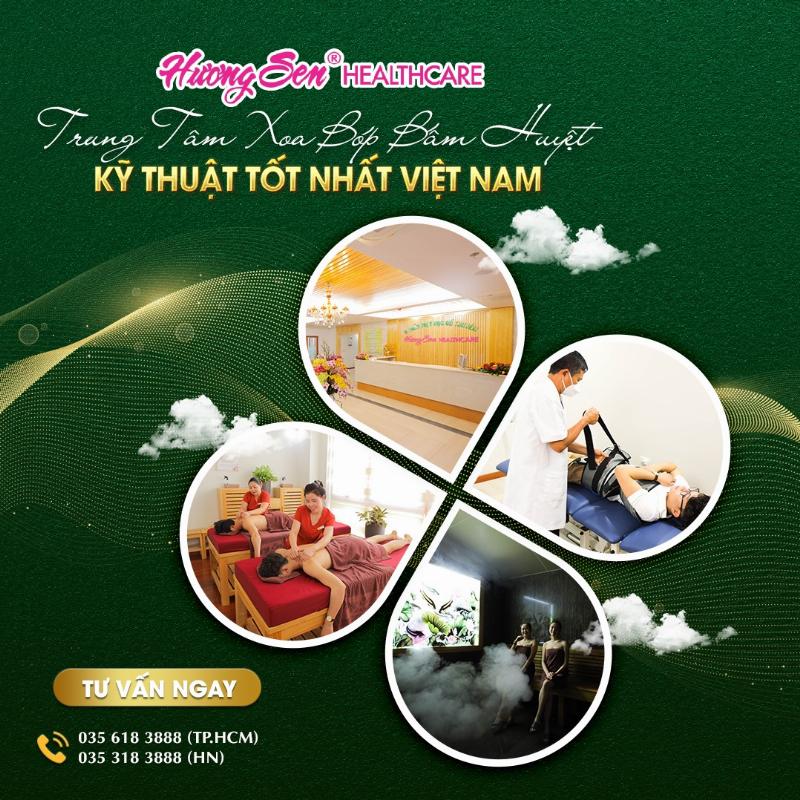 Đội ngũ nhân viên bán hàng Mama Yosshino tươi cười rạng rỡ, thể hiện sự nhiệt tình và chuyên nghiệp.