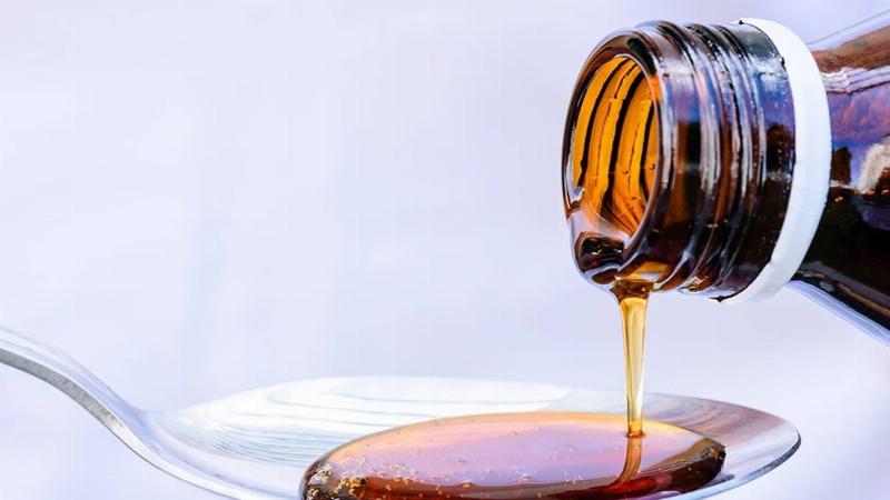 Hình ảnh minh họa các loại vitamin D3 K2 dạng giọt cho trẻ sơ sinh với bao bì khác nhau