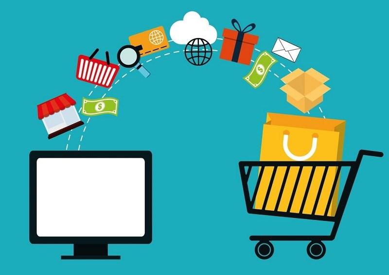 Hình ảnh mẹ bỉm sữa làm việc trên laptop cạnh con đang chơi, minh họa việc tìm việc làm thêm online