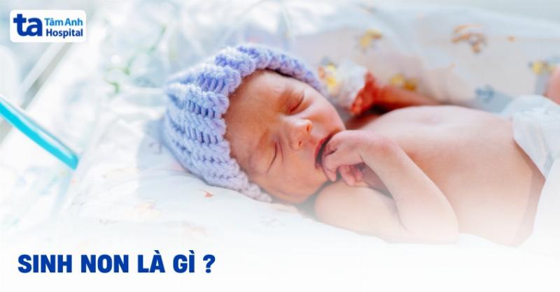 Các yếu tố như dinh dưỡng mẹ, di truyền và cách chăm sóc ảnh hưởng trực tiếp đến cân nặng tiêu chuẩn của trẻ sơ sinh