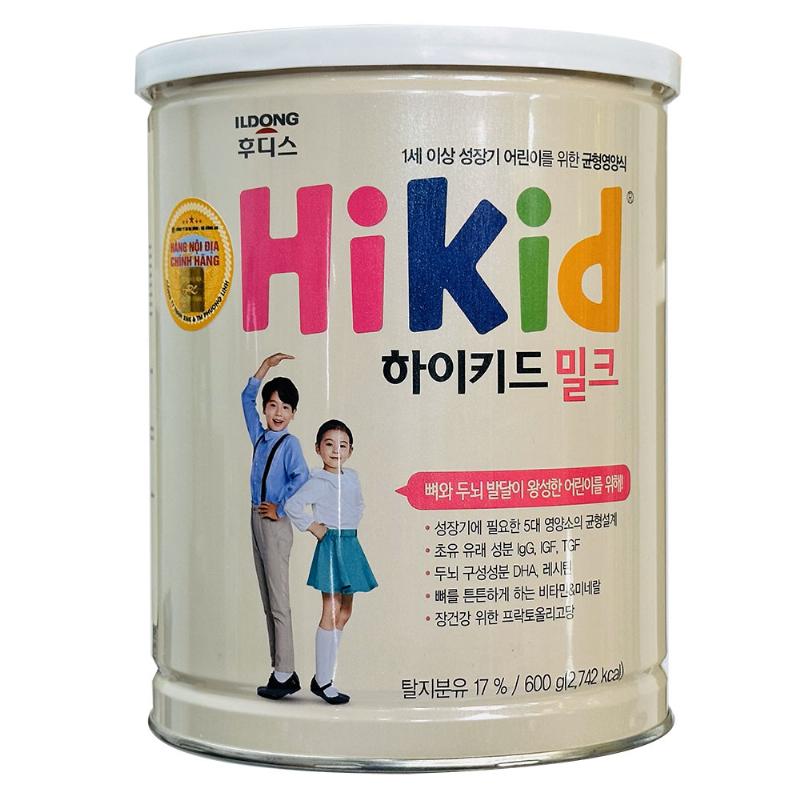 Người mẹ chọn sữa tăng chiều cao pha sẵn với tiêu chuẩn Nhật Bản cho con trong siêu thị