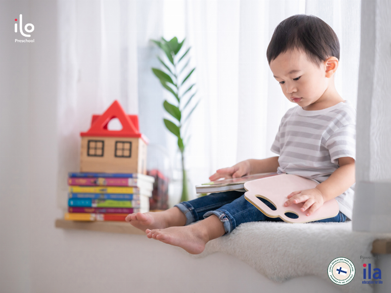 Lợi ích của tranh tô màu giúp bé gái cải thiện kỹ năng vận động tinh và tập trung