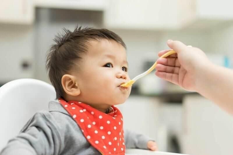 Bé yêu ăn dặm ngon lành với bột Aptamil chuẩn Nhật