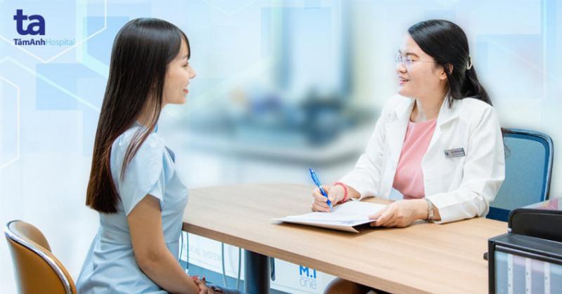Bé khỏe mạnh vui chơi sau khi điều trị bệnh tai mũi họng hiệu quả