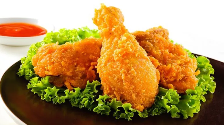 Gà rán kiểu KFC vàng giòn, hấp dẫn được làm bằng nồi chiên không dầu, tốt cho sức khỏe.