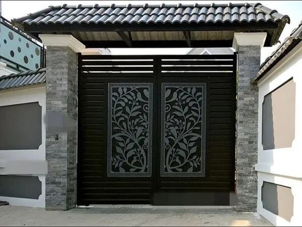 Cổng cổ điển thêm họa tiết hoa lá cách điệu, tăng tính nghệ thuật