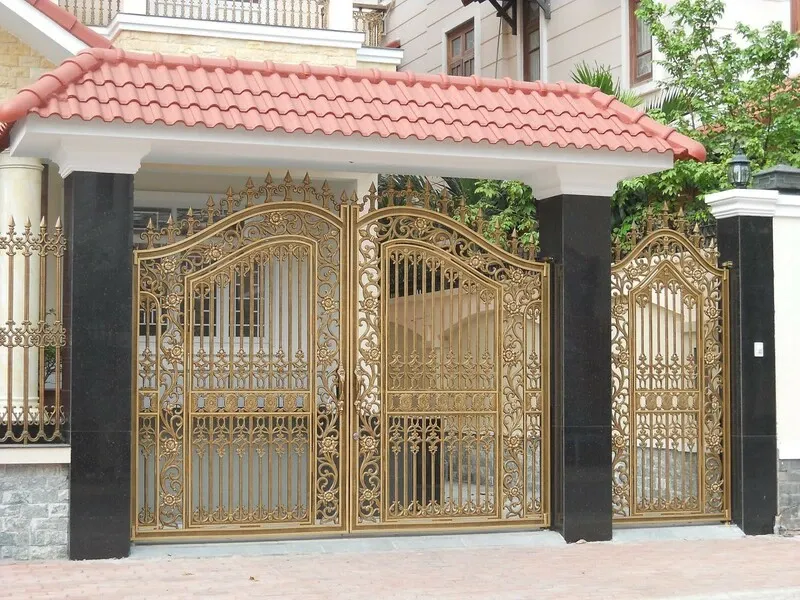 Cổng mái Thái nhôm đúc với hoa văn cổ điển tỉ mỉ