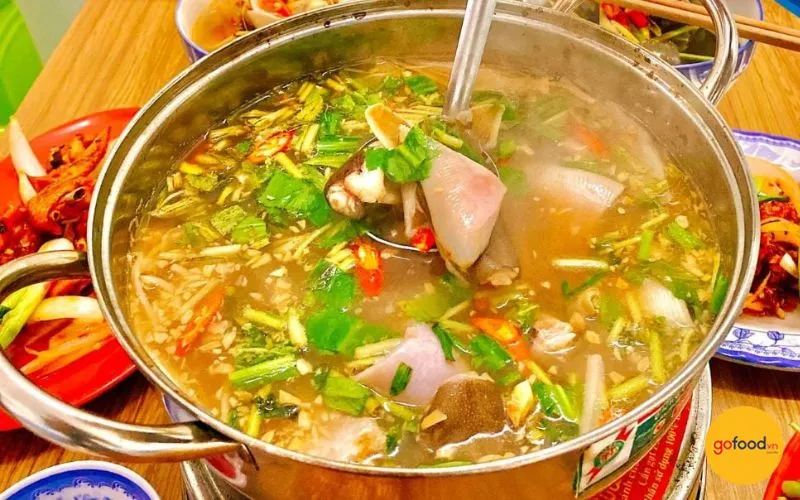 Lẩu cá chép giòn chua cay