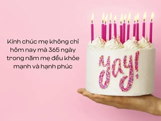 Gia đình sum vầy bên mẹ trong ngày sinh nhật, trao gửi những lời chúc ý nghĩa và tình cảm ấm áp