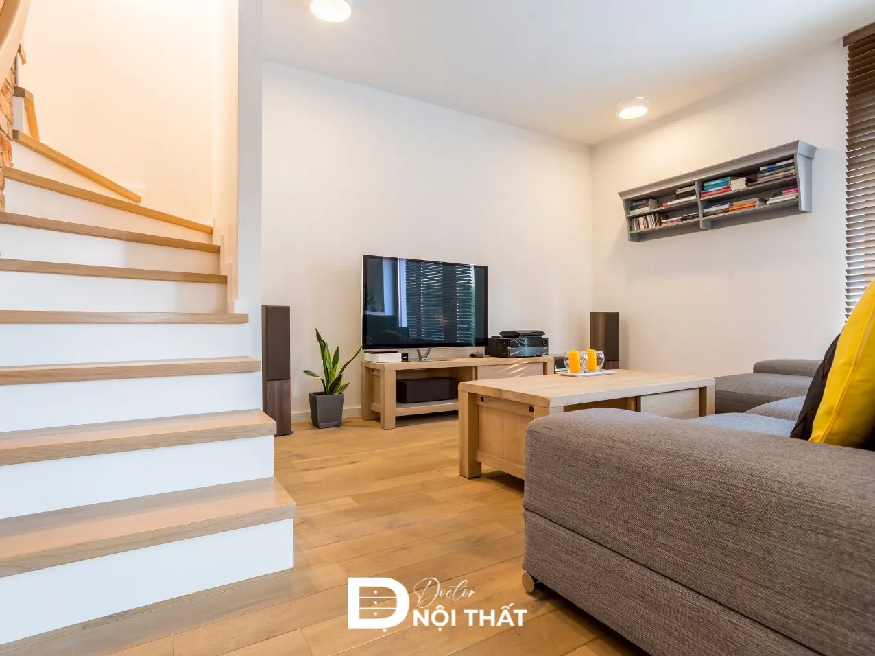 Không đặt cầu thang hướng ra phía cửa chính